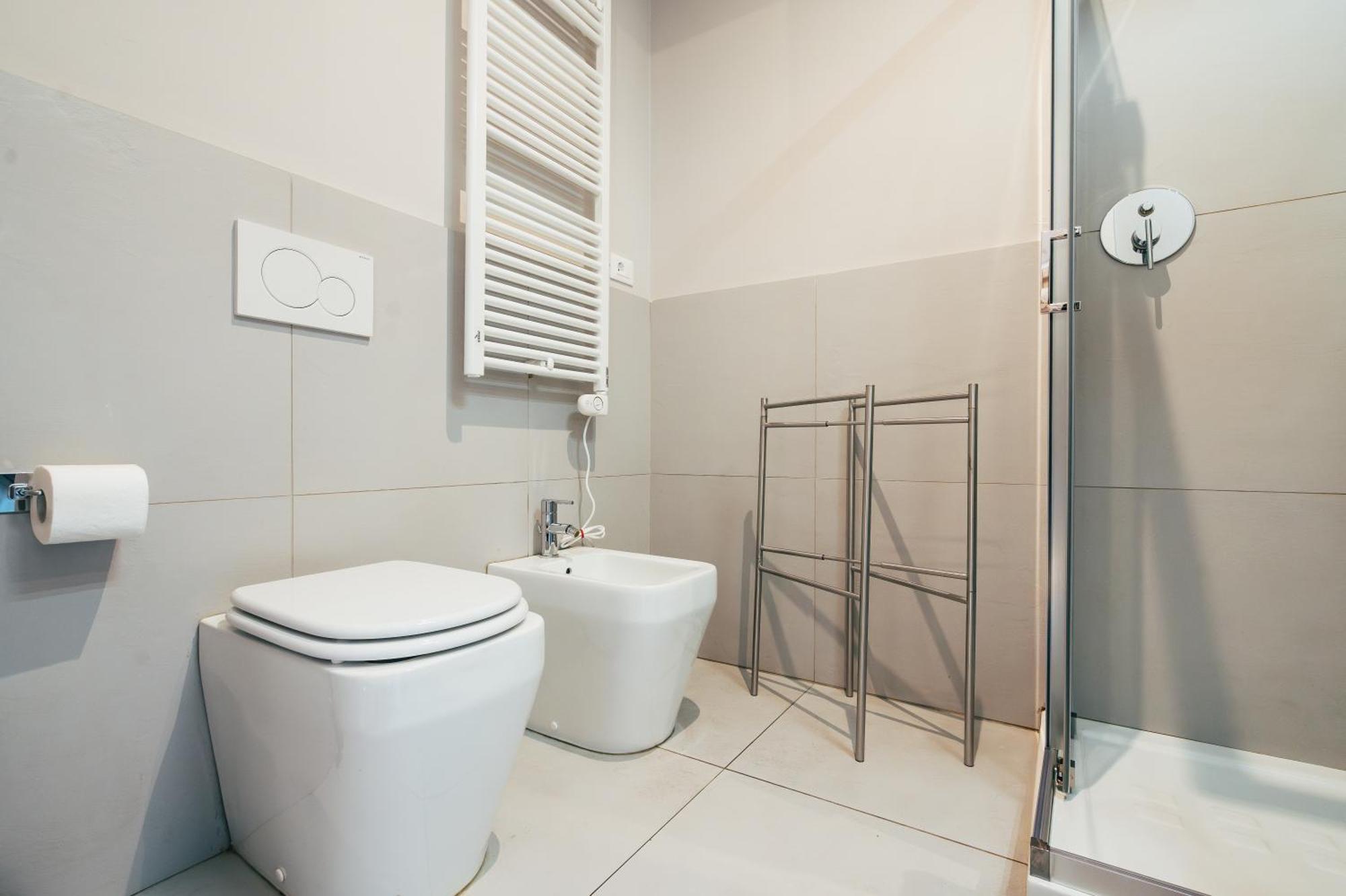 Bologna Suites - Private Bathroom מראה חיצוני תמונה