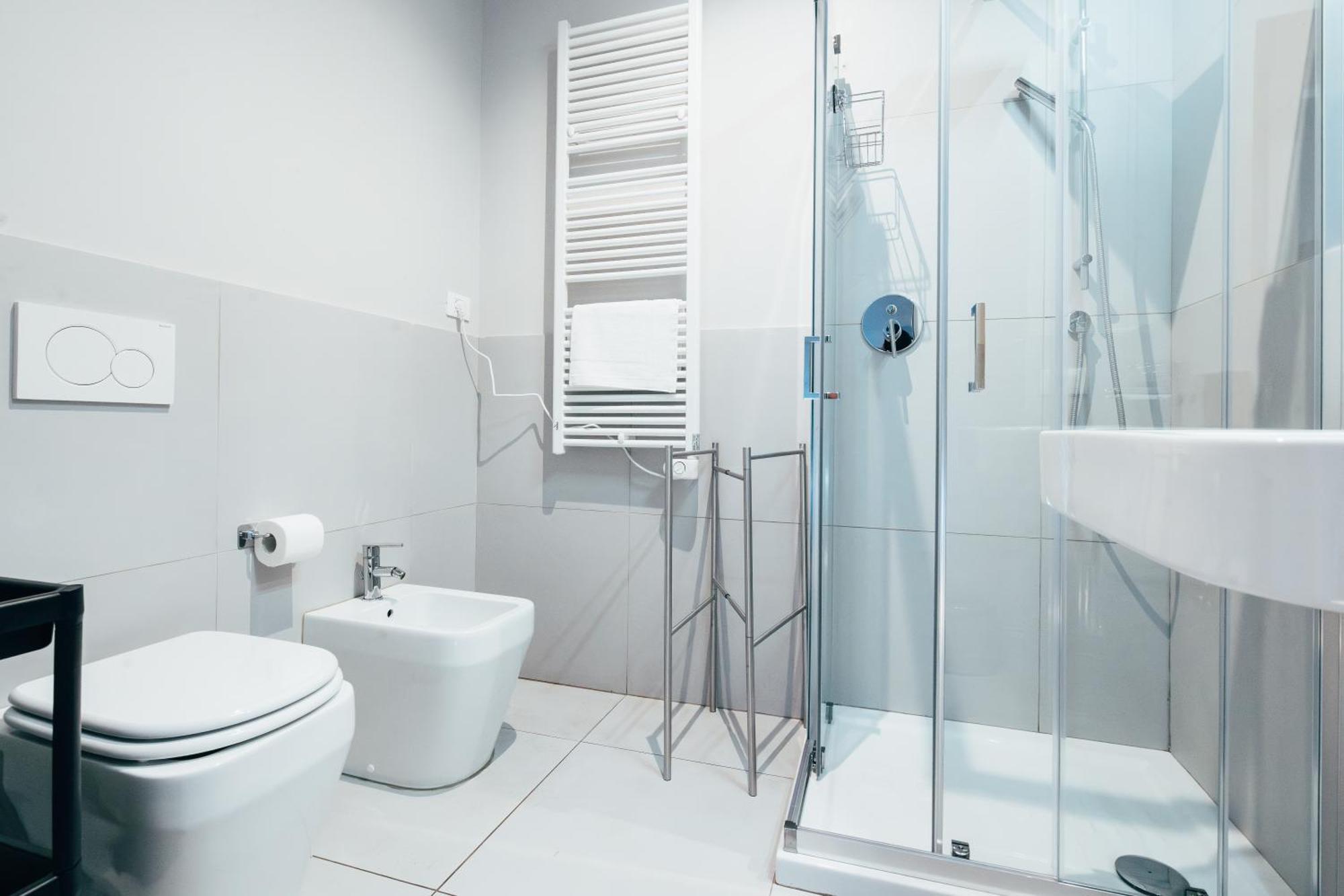 Bologna Suites - Private Bathroom מראה חיצוני תמונה