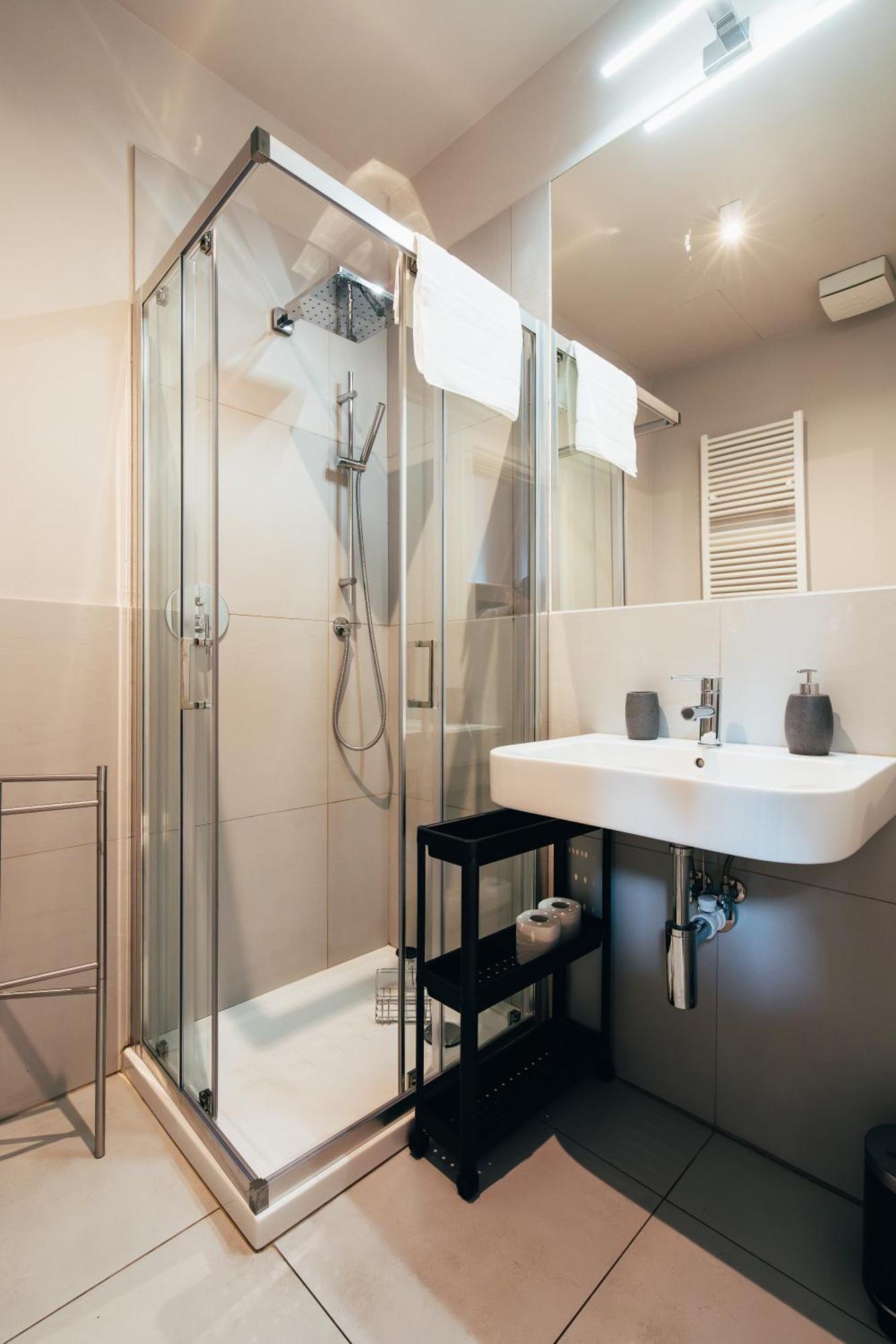 Bologna Suites - Private Bathroom מראה חיצוני תמונה