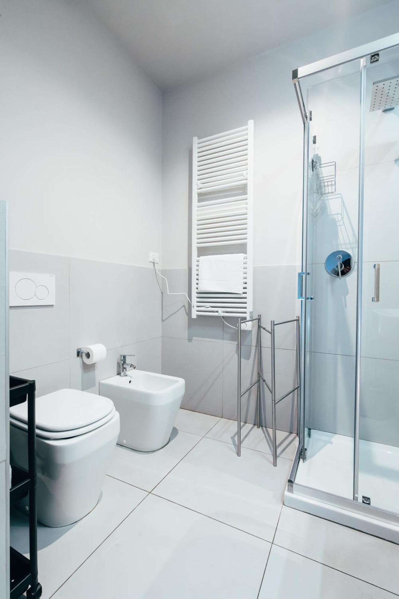 Bologna Suites - Private Bathroom מראה חיצוני תמונה