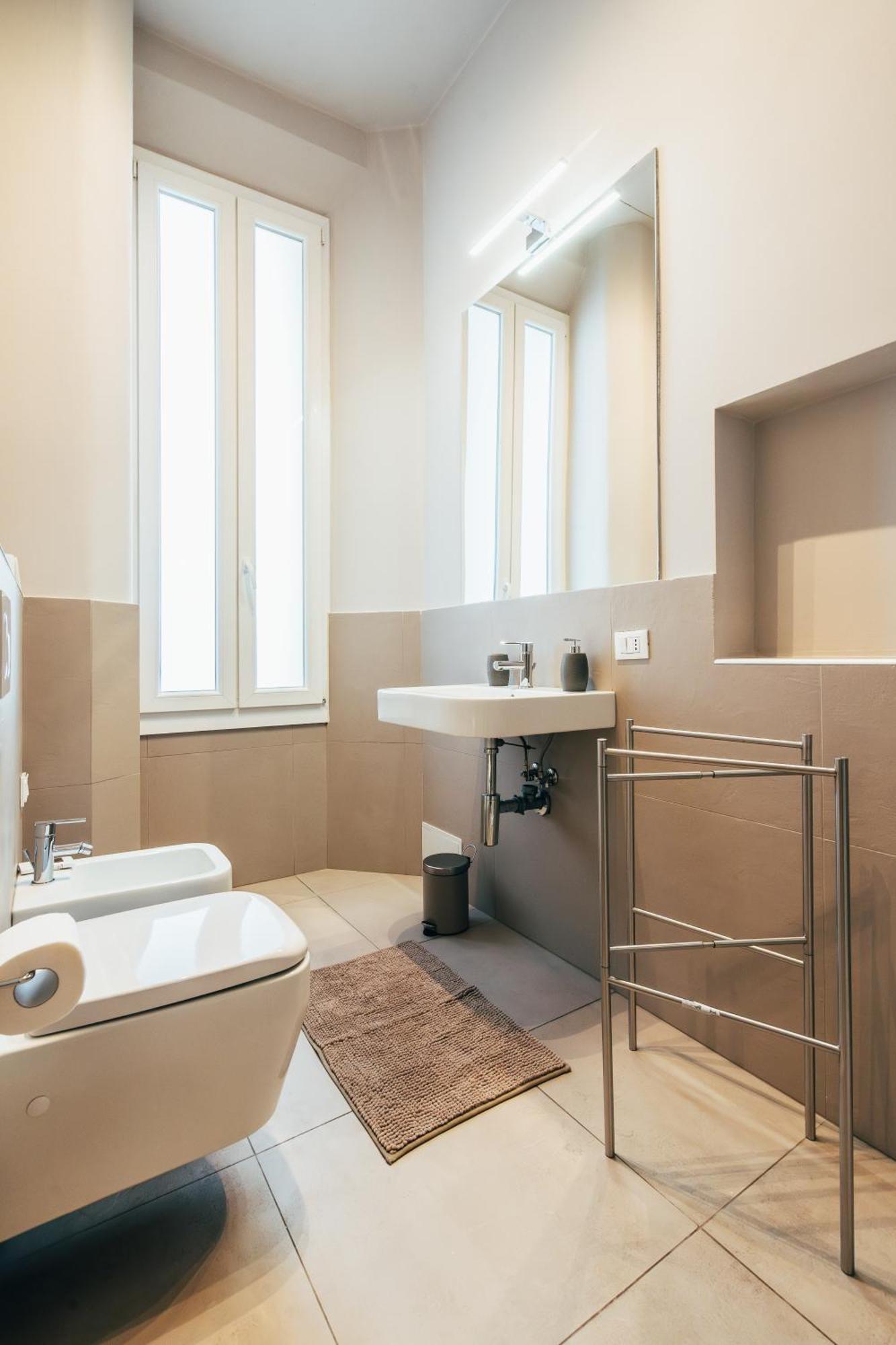 Bologna Suites - Private Bathroom מראה חיצוני תמונה