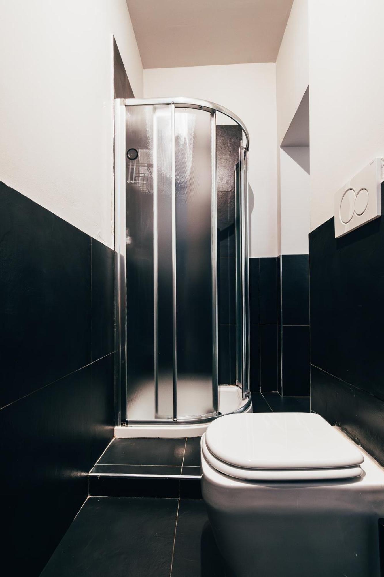 Bologna Suites - Private Bathroom מראה חיצוני תמונה