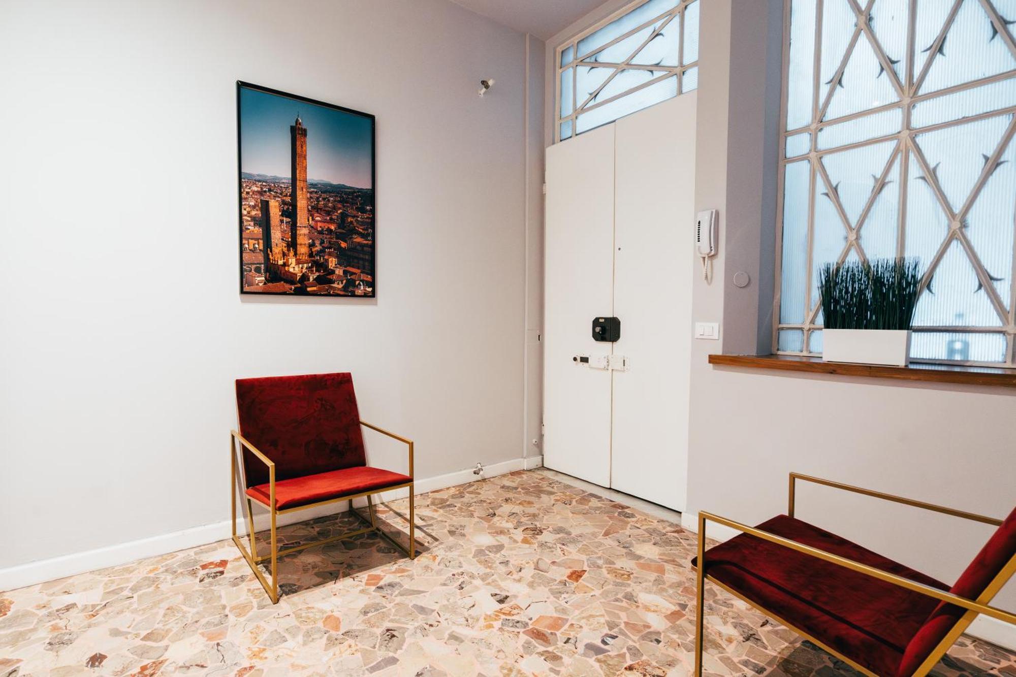 Bologna Suites - Private Bathroom מראה חיצוני תמונה